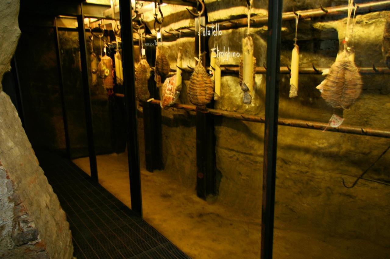 Le Case Della Saracca Monforte dʼAlba Exterior foto