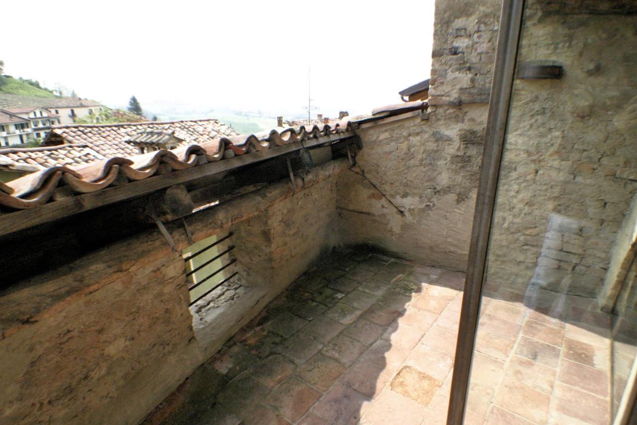 Le Case Della Saracca Monforte dʼAlba Exterior foto