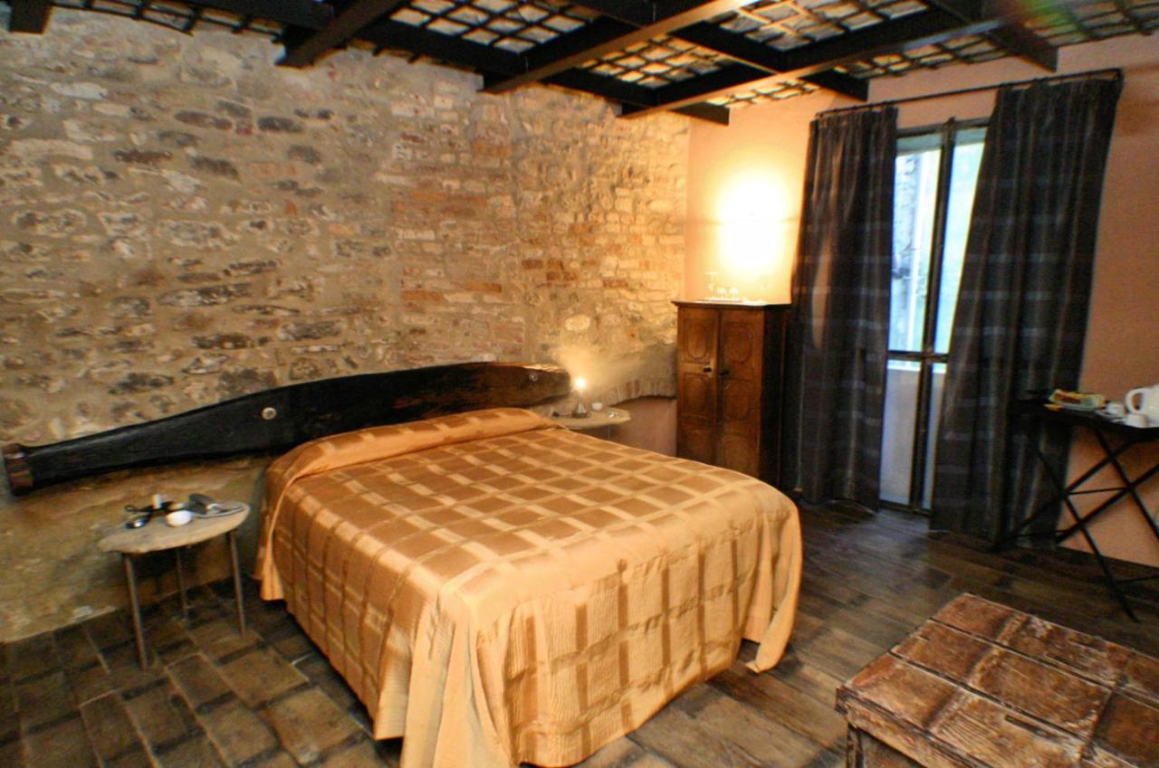 Le Case Della Saracca Monforte dʼAlba Exterior foto